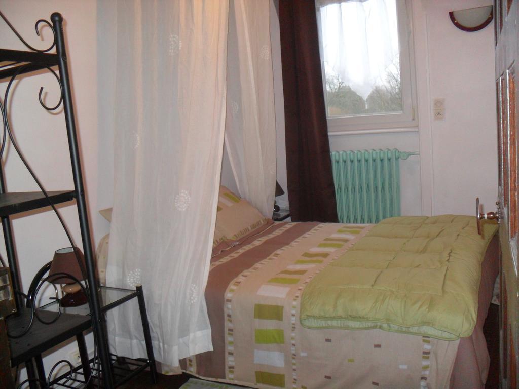 Gite De Peche Saint-Ellier-du-Maine Δωμάτιο φωτογραφία
